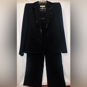 Kasper pant suit. Black size 6.